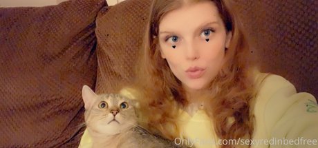 sexyredinbedfree top profile image