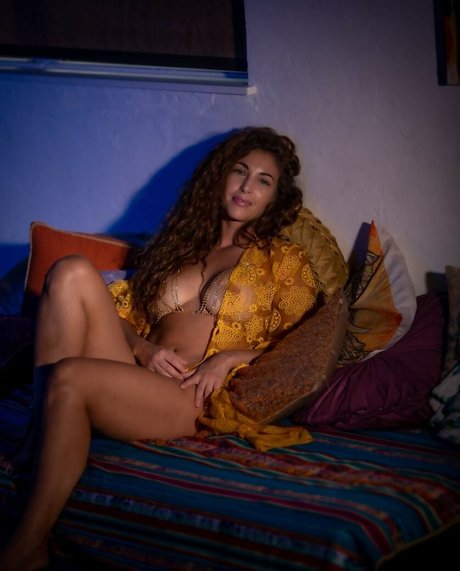 Ana Lucia Silva 完璧なモデル アーカイブ