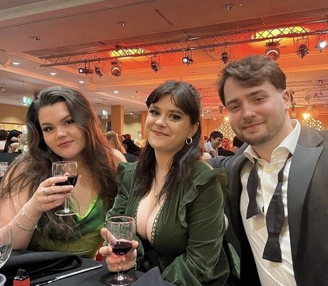 Charlotte A スター ヌード ギャラリー