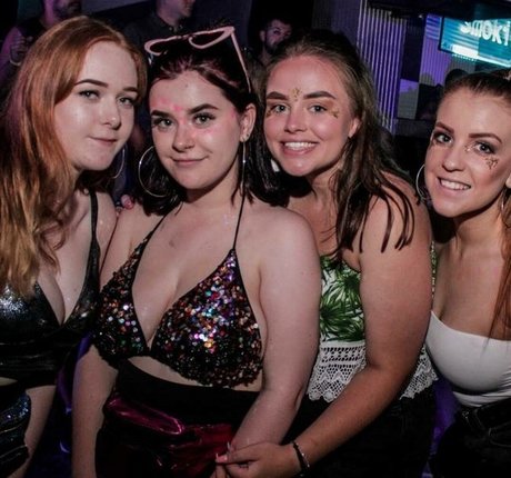 Charlotte A 素敵なポルノスター 写真