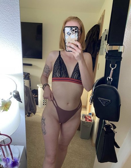 roxy redhead アダルトスター 写真