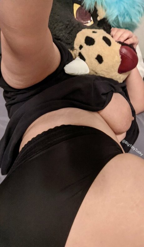 bigtittytusky 美しいモデル 写真