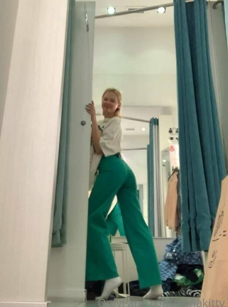 elinakitty 裸のモデル 写真