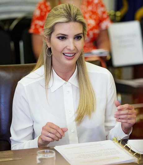 Ivanka Trump ポルノモデル 写真