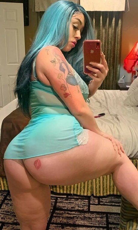 Roxy Bugatti 最高の女優 アーカイブ