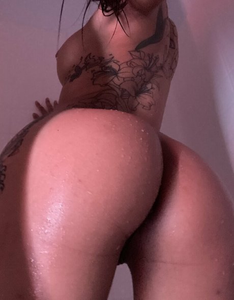 cheekychynaa 裸のモデル 写真