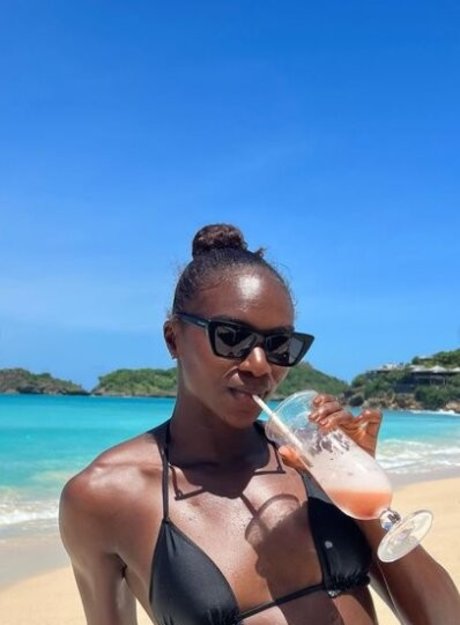 Dina Asher Smith ヌードのポルノスター 写真