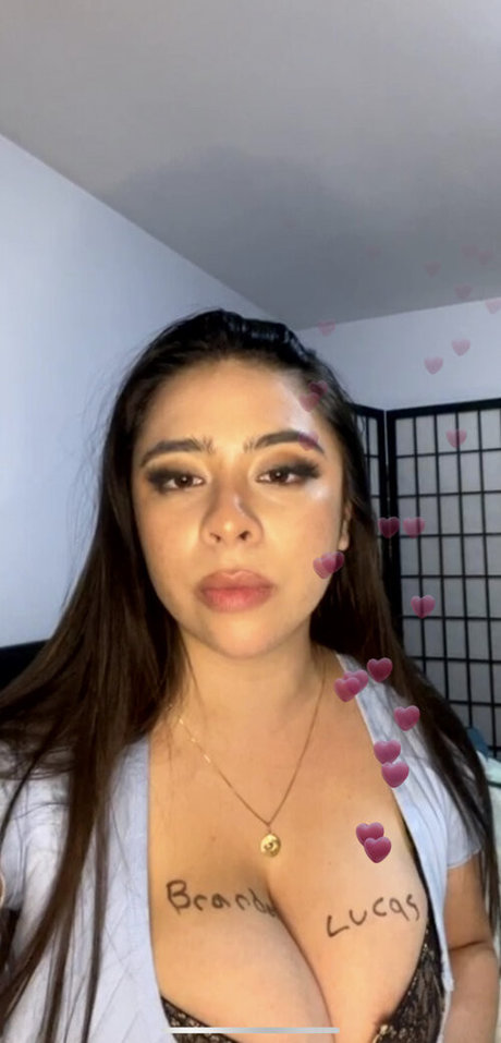Reema Rochelle ホットスター 画像