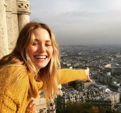 Virginia Gardner ポルノモデル ギャラリー