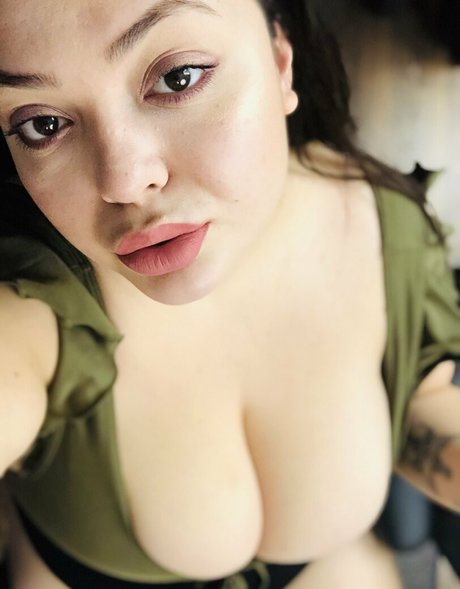 Miabigtits アダルトスター 画像