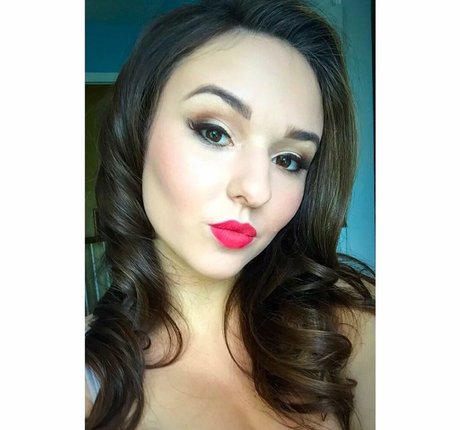 Julia F セクシーモデル 写真