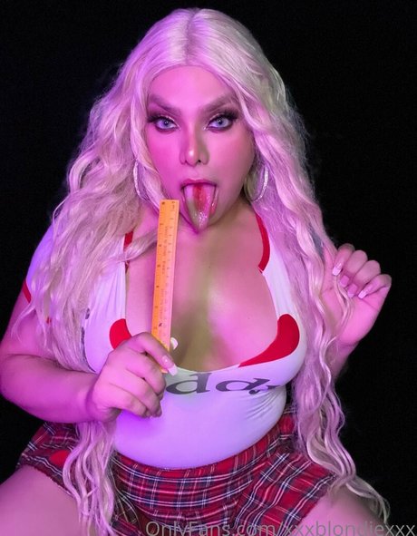 xxxblondiexxx 高品質モデル 画像
