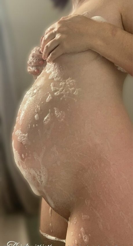 thickpixiefree エロティックなモデル 写真
