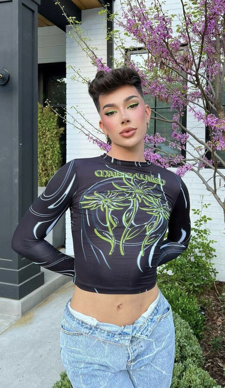 James Charles スター ヌード 写真
