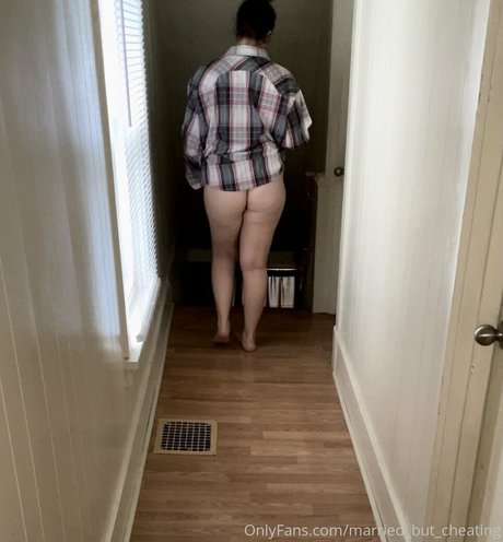 married but cheating ポルノスター ヌード 画像