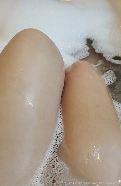 married but cheating 美しいスター 写真