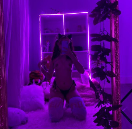 molly bl0om 完璧なスター 写真