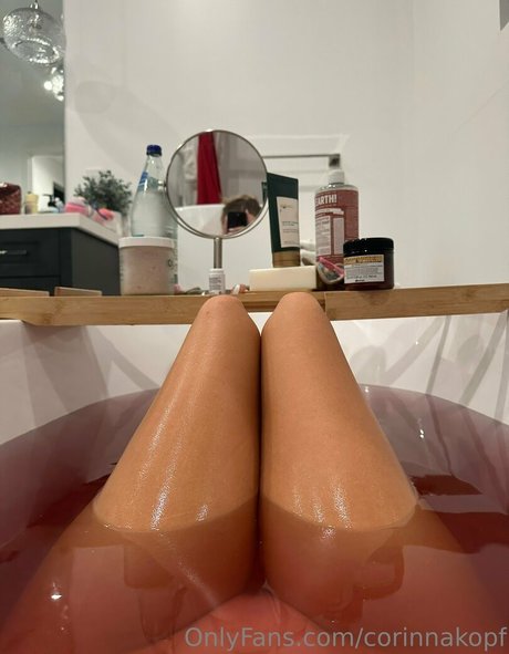 corinnakopf セクシーモデル 画像