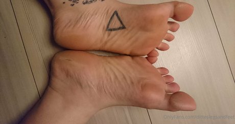 ditteslegsandfeet ヌードモデル ギャラリー