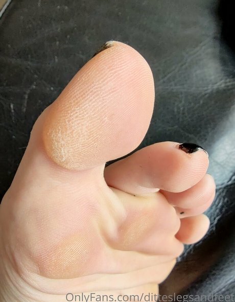 ditteslegsandfeet アダルトモデル 写真
