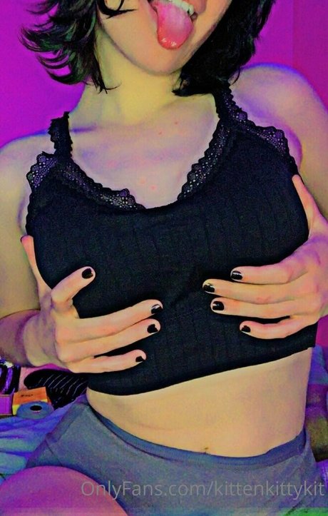 kittenkittykit ポルノ女優 写真