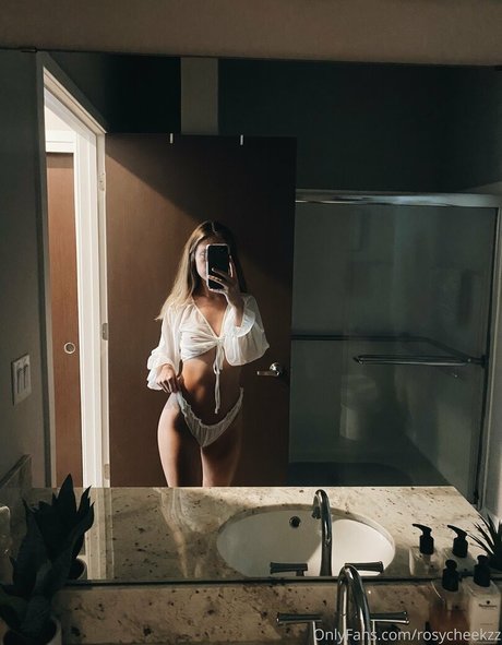 rosycheekzz エロティック女優 写真
