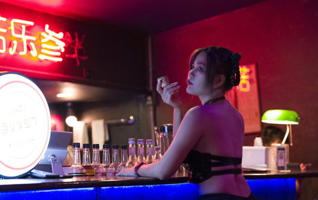ai suru69 裸のポルノスター 写真