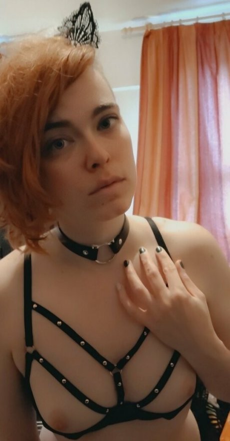 naughtylittlekitten93 アダルトモデル 写真