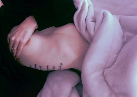 adrianabanana420 ポルノモデル 画像