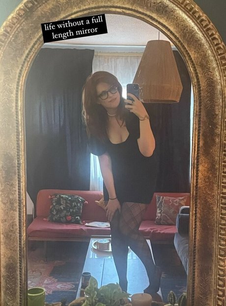 Allie Goertz セクシーなスター 写真