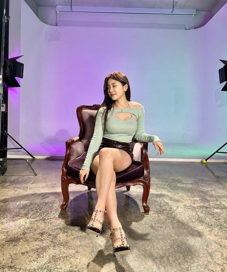 Lsoojung ポルノスター 美しい 写真