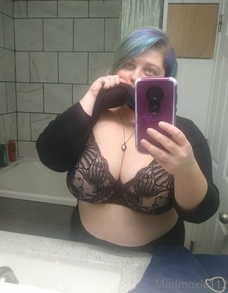 madmoxie112 ポルノスター 写真