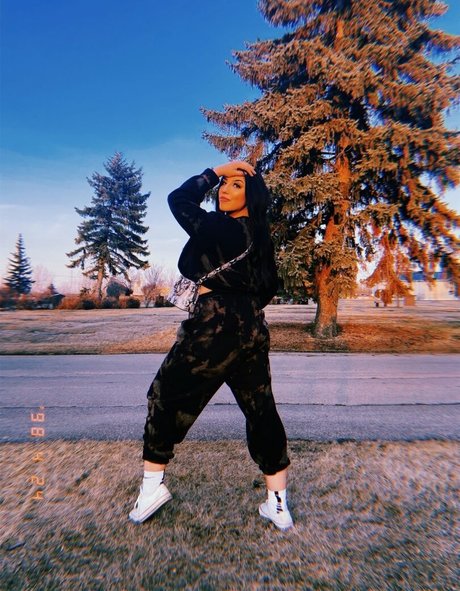 Isabelle Maltais セクシーモデル 写真