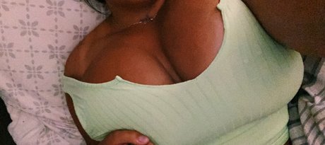 有名な女の子のオンリーファンズ セクシー裸 写真