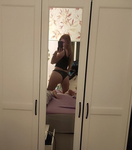 Gemiky 裸のスター 写真