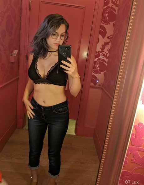 qtlux セクシーなスター 写真