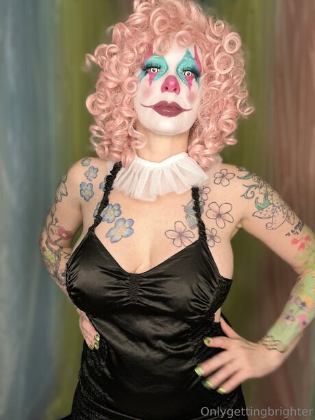 Onlygettingbrighter セクシーモデル 写真