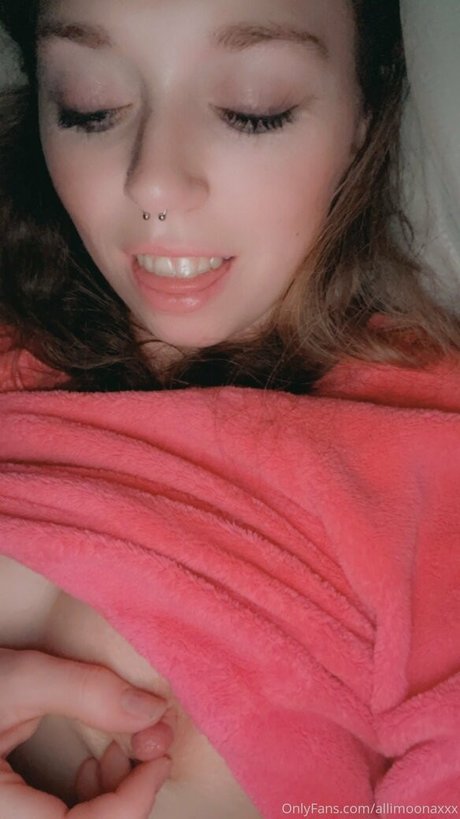 allimoonaxxx モデル 写真