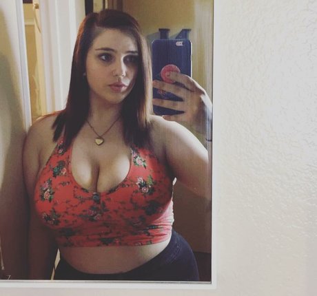 Nikkimichay ポルノスター 写真