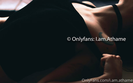 i am athame 美しいモデル 写真