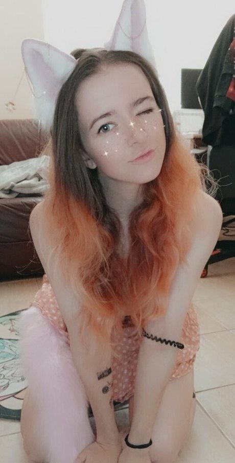 ブロンドフィットネスオンリーファンズ セクシーヌード 写真