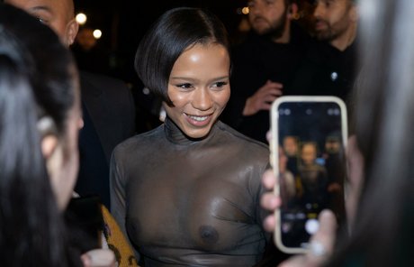 Taylor Russell ヌードモデル アーカイブ