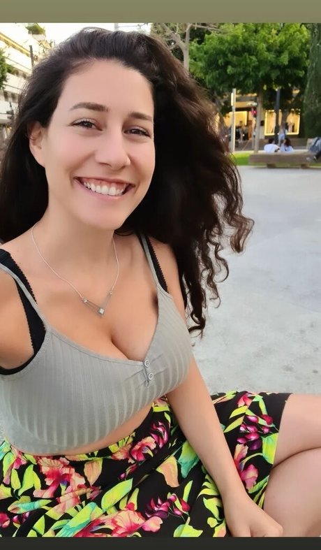Hadar Simon ヌードのポルノスター アーカイブ