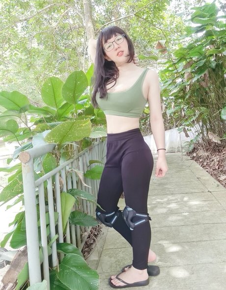 Acacia Wen エロティック女優 画像