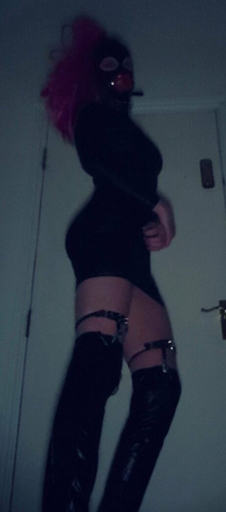 corruptedsissybimbodoll ポルノモデル 写真