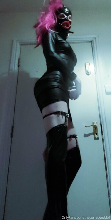 corruptedsissybimbodoll スター ヌード 写真
