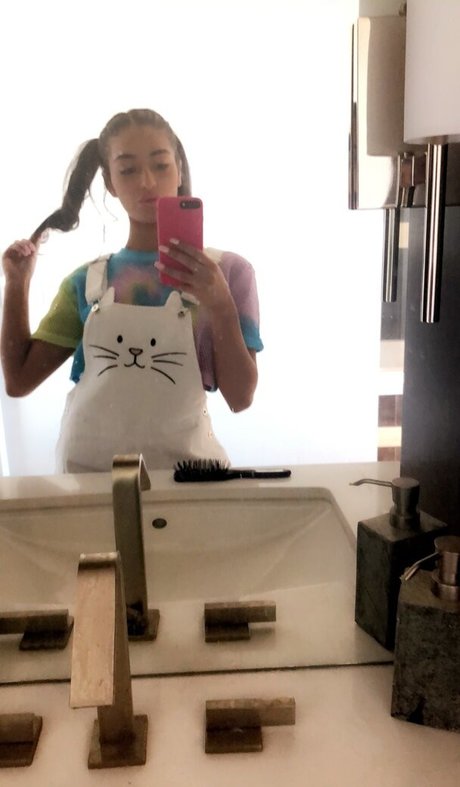emilywillisxxx 素敵なモデル 写真
