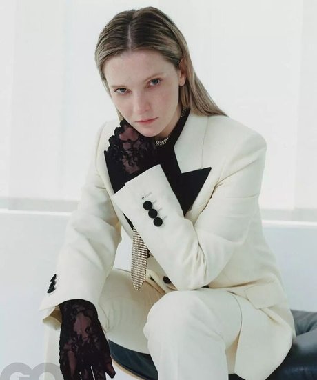 Morfydd Clark ポルノスター トップ 写真