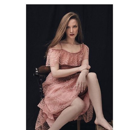 Morfydd Clark セックス女優 アーカイブ