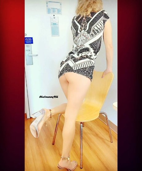 Hotmommy956 セクシーなスター 画像